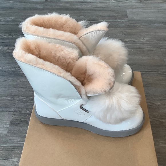UGG ISLEY PATENT WATERPROOF WHITE BOOTS - WOMEN'S 8 - Picture 4 of 8